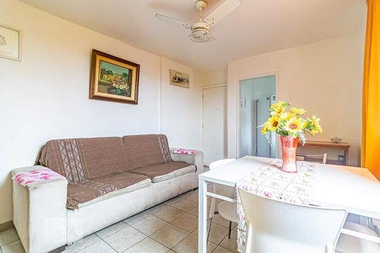 Sala de apartamento para alugar com 2 quartos, 48m² em Jacarepaguá, Rio de Janeiro