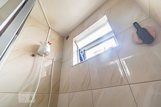 Banheiro de apartamento para alugar com 2 quartos, 48m² em Jacarepaguá, Rio de Janeiro