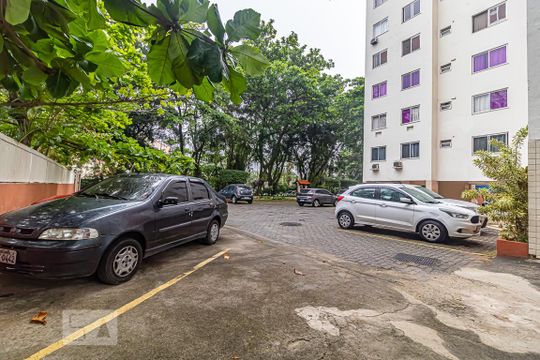 Garagem de apartamento para alugar com 2 quartos, 48m² em Jacarepaguá, Rio de Janeiro