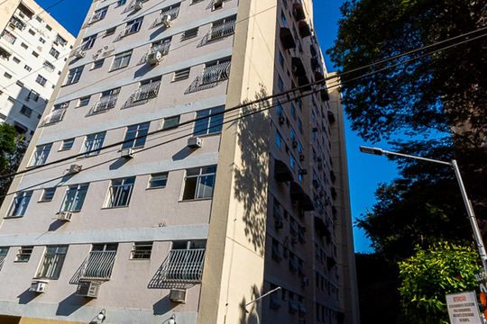 Fachada de apartamento para alugar com 2 quartos, 55m² em Cubango, Niterói