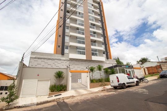 Fachada de apartamento para alugar com 2 quartos, 68m² em Santa Mônica, Uberlândia