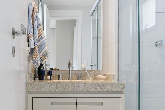 Banheiro da Suite 1 de apartamento à venda com 2 quartos, 121m² em Pinheiros, São Paulo