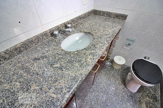 Detalhes do Banheiro da Suíte de casa à venda com 3 quartos, 240m² em Anchieta, São Bernardo do Campo
