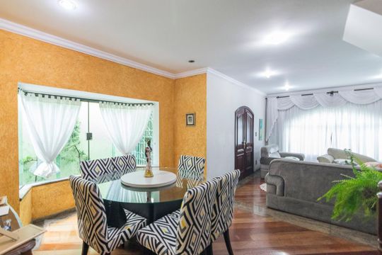 Sala de Jantar de casa à venda com 4 quartos, 230m² em Parque Industriário, Santo André