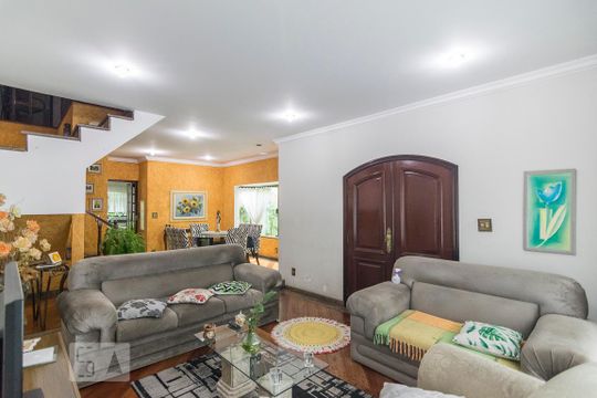 Sala de Estar de casa à venda com 4 quartos, 230m² em Parque Industriário, Santo André
