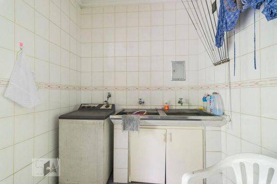 Área de Serviço de casa à venda com 4 quartos, 230m² em Parque Industriário, Santo André
