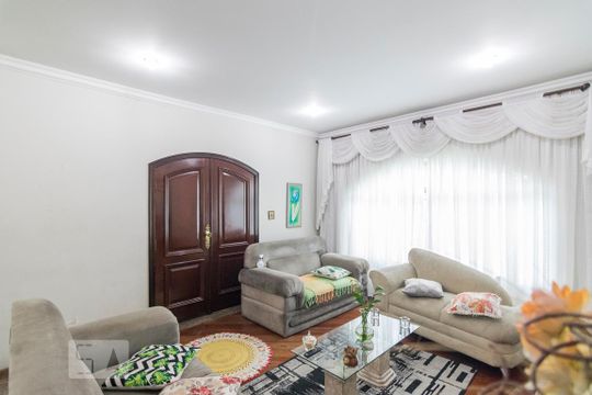 Sala de Estar de casa à venda com 4 quartos, 230m² em Parque Industriário, Santo André