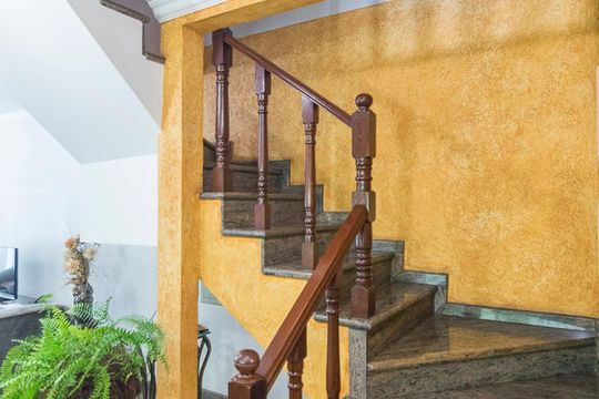 Escada de casa à venda com 4 quartos, 230m² em Parque Industriário, Santo André