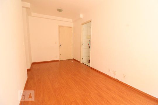 Sala de apartamento para alugar com 2 quartos, 47m² em Parque Bristol, São Paulo