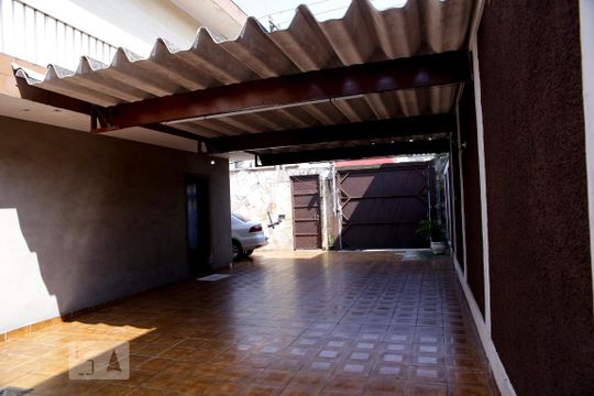 Garagem de casa para alugar com 6 quartos, 310m² em Vila Industrial, São Paulo