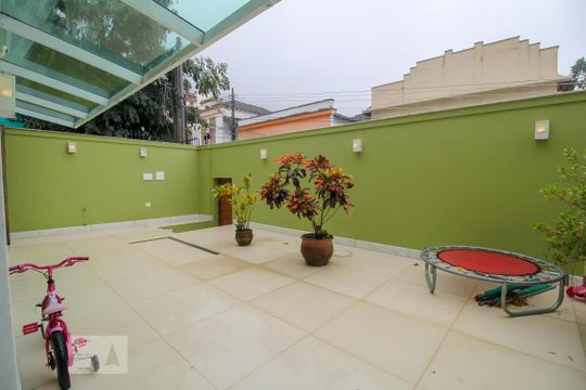 Área comum de casa para alugar com 6 quartos, 590m² em Humaitá, Rio de Janeiro