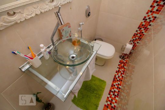Lavabo de casa para alugar com 6 quartos, 590m² em Humaitá, Rio de Janeiro
