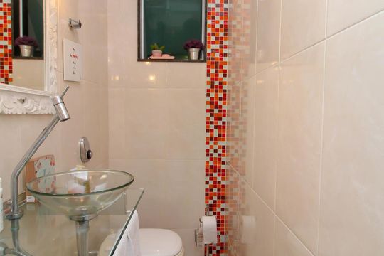 Lavabo de casa para alugar com 6 quartos, 590m² em Humaitá, Rio de Janeiro