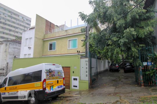 Fachada de casa para alugar com 6 quartos, 590m² em Humaitá, Rio de Janeiro