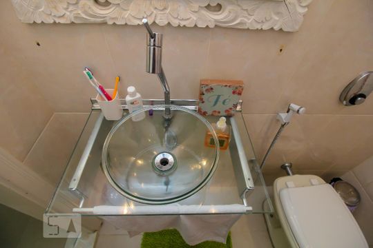 Lavabo de casa para alugar com 6 quartos, 590m² em Humaitá, Rio de Janeiro