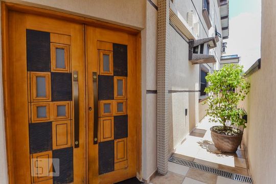Entrada de casa à venda com 3 quartos, 350m² em Jardim Rosa de Franca, Guarulhos