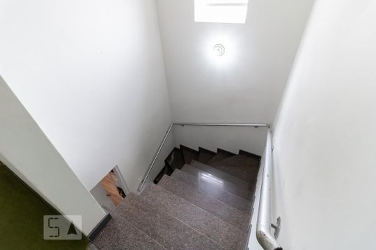 Escada de casa à venda com 5 quartos, 180m² em Vila Santo Estéfano, São Paulo