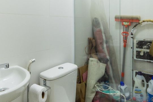 Banheiro de Serviço de apartamento à venda com 3 quartos, 150m² em Barra da Tijuca, Rio de Janeiro