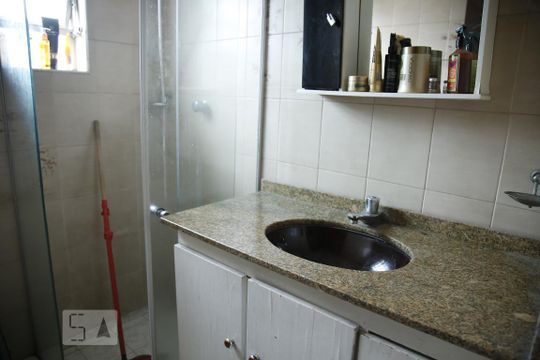 Banheiro de casa à venda com 4 quartos, 300m² em Jardim Grimaldi, São Paulo
