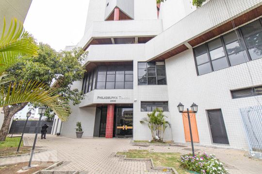 Fachada do Condomínio de apartamento à venda com 1 quarto, 45m² em Centro, Curitiba