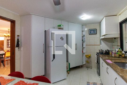 Cozinha de casa de condomínio à venda com 4 quartos, 420m² em Santa Rosa, Niterói