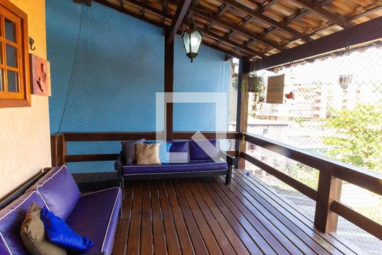 Sacada de casa de condomínio à venda com 4 quartos, 420m² em Santa Rosa, Niterói