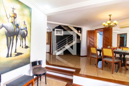 Sala de casa de condomínio à venda com 4 quartos, 420m² em Santa Rosa, Niterói