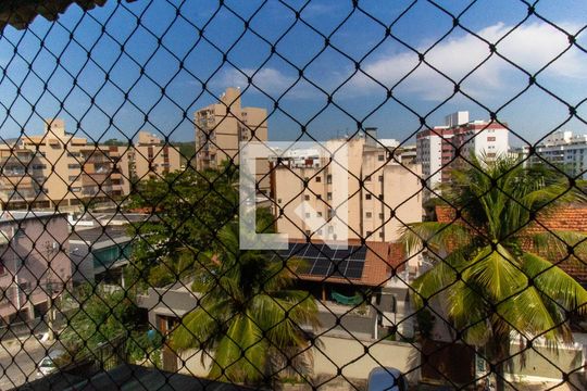Vista Sala de casa de condomínio à venda com 4 quartos, 420m² em Santa Rosa, Niterói