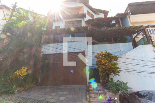 Fachada de casa de condomínio à venda com 4 quartos, 420m² em Santa Rosa, Niterói