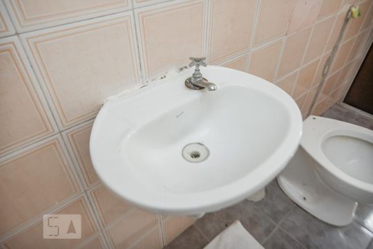 Banheiro de kitnet/studio para alugar com 1 quarto, 43m² em Bela Vista, São Paulo