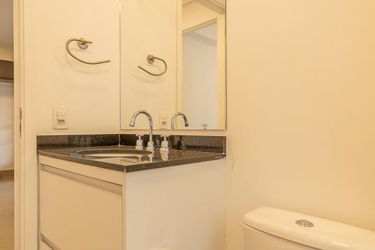 Banheiro Social de apartamento para alugar com 2 quartos, 63m² em Perdizes, São Paulo