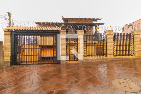 Fachada de casa para alugar com 3 quartos, 454m² em Cristal, Porto Alegre