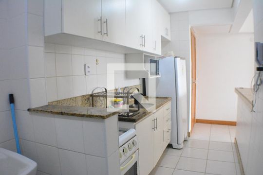 Cozinha com área de serviço de apartamento para alugar com 1 quarto, 60m² em Armação, Salvador