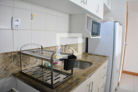 Cozinha com área de serviço de apartamento para alugar com 1 quarto, 60m² em Armação, Salvador