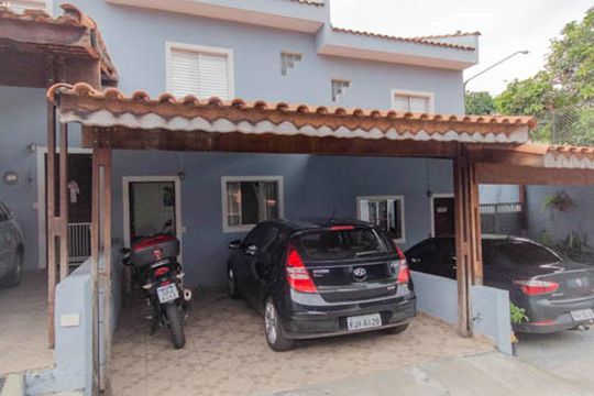 Fachada de casa de condomínio à venda com 2 quartos, 83m² em Vila Paranaguá, São Paulo