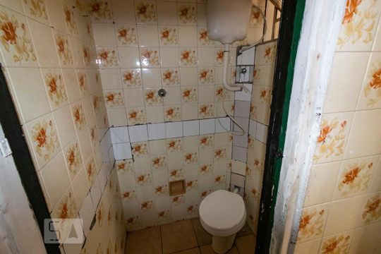 Banheiro de kitnet/studio para alugar com 1 quarto, 20m² em Ipiranga, São Paulo