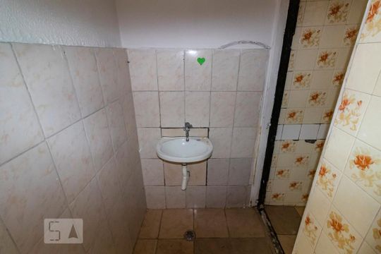 Banheiro de kitnet/studio para alugar com 1 quarto, 20m² em Ipiranga, São Paulo