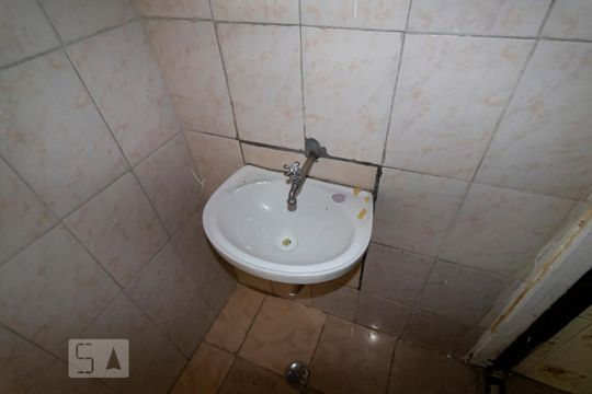 Banheiro de kitnet/studio para alugar com 1 quarto, 20m² em Ipiranga, São Paulo