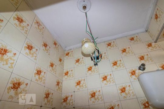 Banheiro de kitnet/studio para alugar com 1 quarto, 20m² em Ipiranga, São Paulo