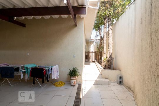 Quintal de casa à venda com 3 quartos, 198m² em Vila Galvão, Guarulhos