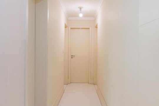 Corredor de casa à venda com 3 quartos, 198m² em Vila Galvão, Guarulhos