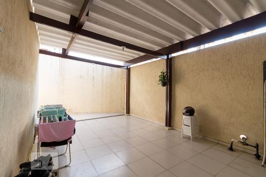 Quintal de casa à venda com 3 quartos, 198m² em Vila Galvão, Guarulhos