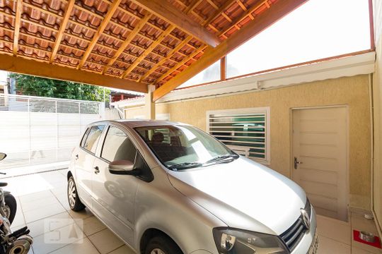 Garagem de casa à venda com 3 quartos, 198m² em Vila Galvão, Guarulhos