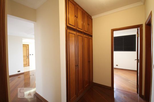 Corredor de apartamento à venda com 3 quartos, 150m² em São João Climaco, São Paulo