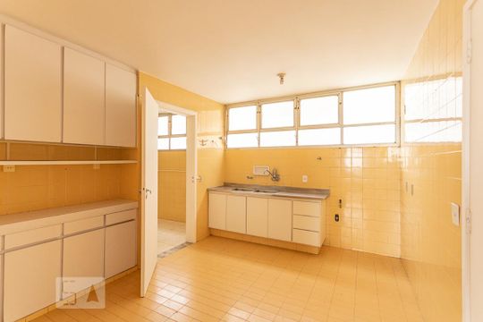 Cozinha de apartamento à venda com 3 quartos, 132m² em Perdizes, São Paulo