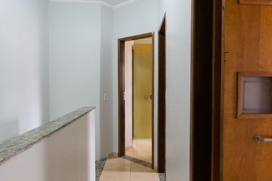 Corredor de casa à venda com 3 quartos, 160m² em Vila Divina Pastora, São Paulo