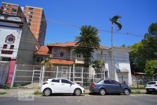 Fachada da Casa de casa à venda com 3 quartos, 370m² em Floresta, Porto Alegre