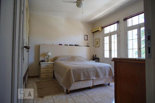 Quarto 1 de casa à venda com 3 quartos, 370m² em Floresta, Porto Alegre