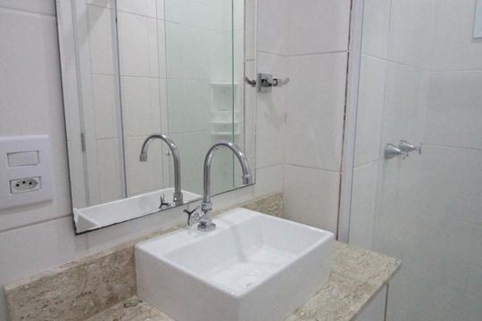 Banheiro de apartamento à venda com 2 quartos, 50m² em Jardim das Tulipas, Jundiaí