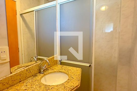 Banheiro de apartamento para alugar com 2 quartos, 100m² em Ingleses do Rio Vermelho, Florianópolis